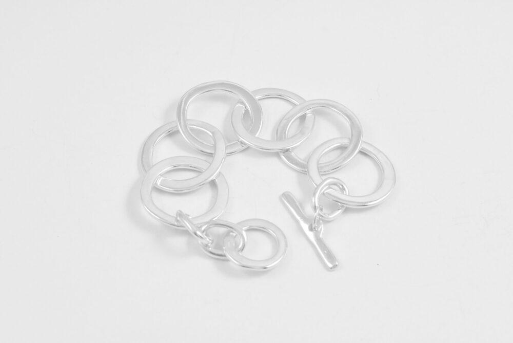 The Elizabeth Bracelet features 6 large round chain links and a statement toggle.
